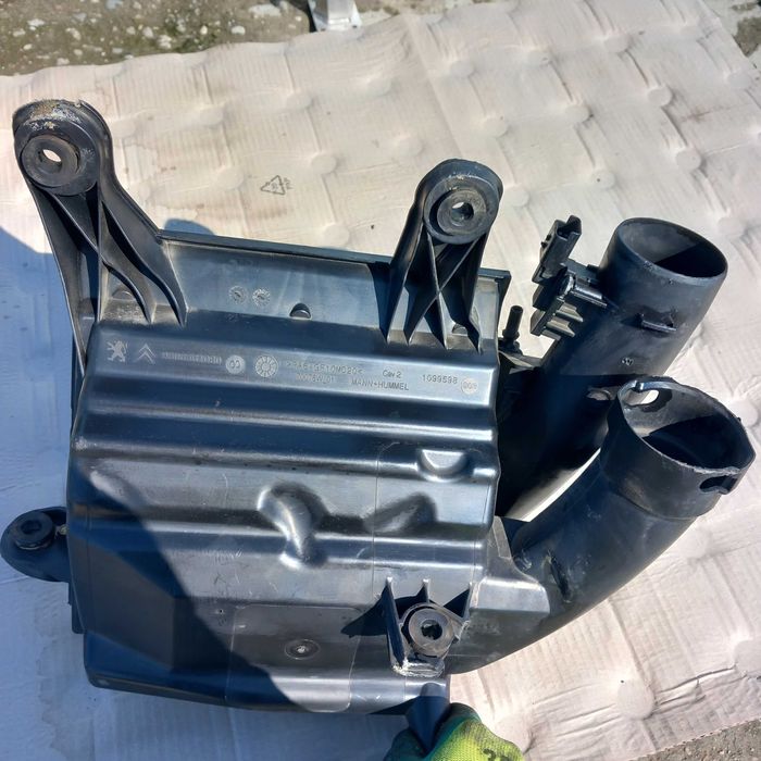 Carcasa filtru aer pentru CITROEN C4, an 2016 COD 9806561080