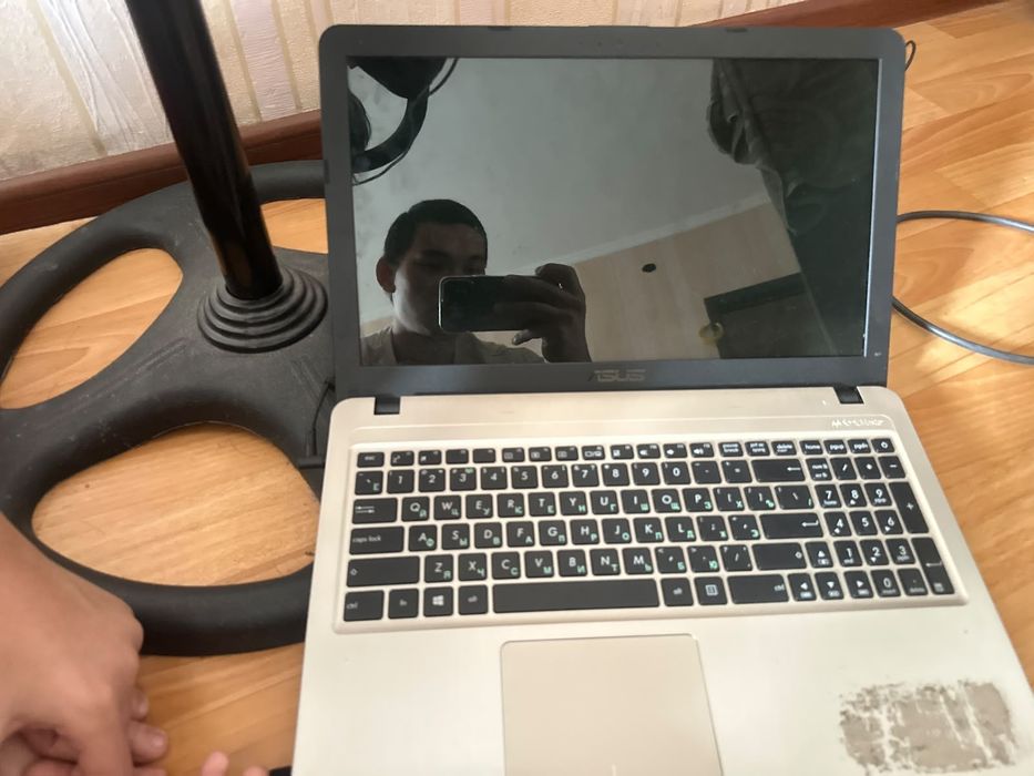 Ноутбук ASUS X550SA