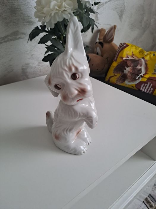 Statueta catel superba