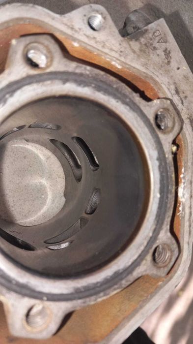 SHIVA出品 Cilindru+ powervalve aprilia rs 125 originale Tulcea • OLX.ro