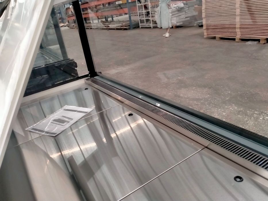 Vitrina frigorifica orizontala cu led pentru carnuri, branzeturi