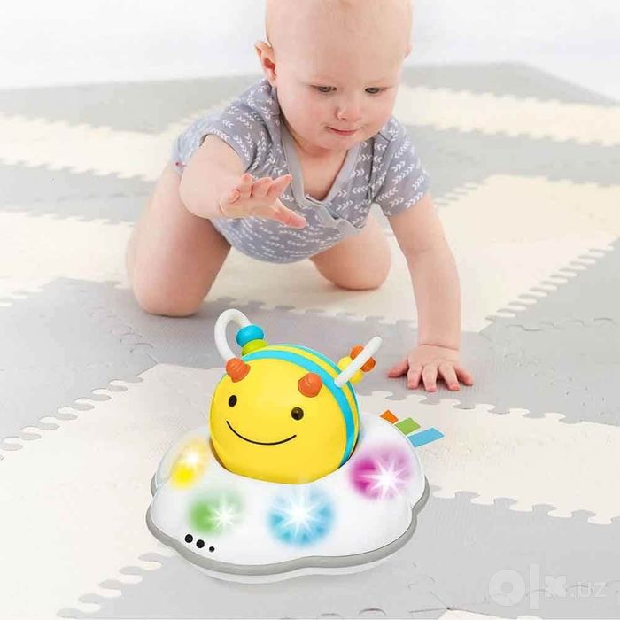 интерактивная игрушка Skip Hop Explore & More («Пчела на облачке»)