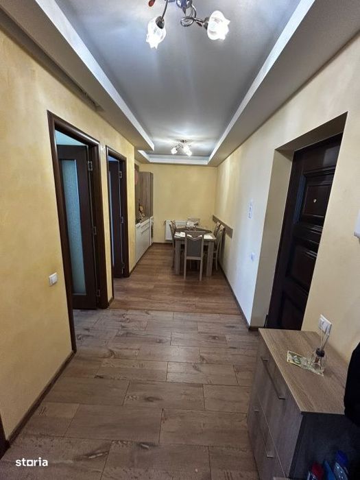 Apartament 2 camere transformat in 3, etaj 3 cu lift, zona Marasesti