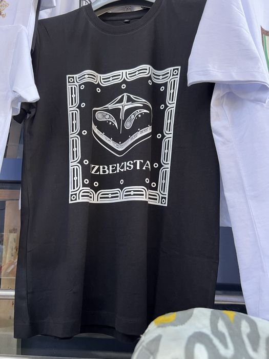 Futbolkalar har hil turdagi.adnatonny bez risunkasiz ranglari bor