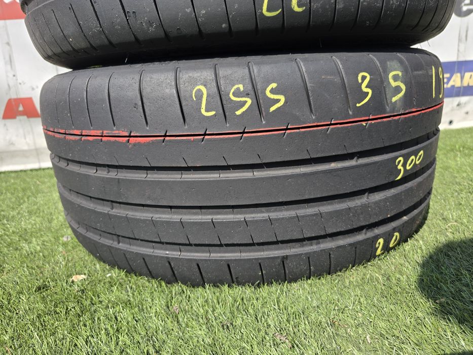 255 35 19 michelin