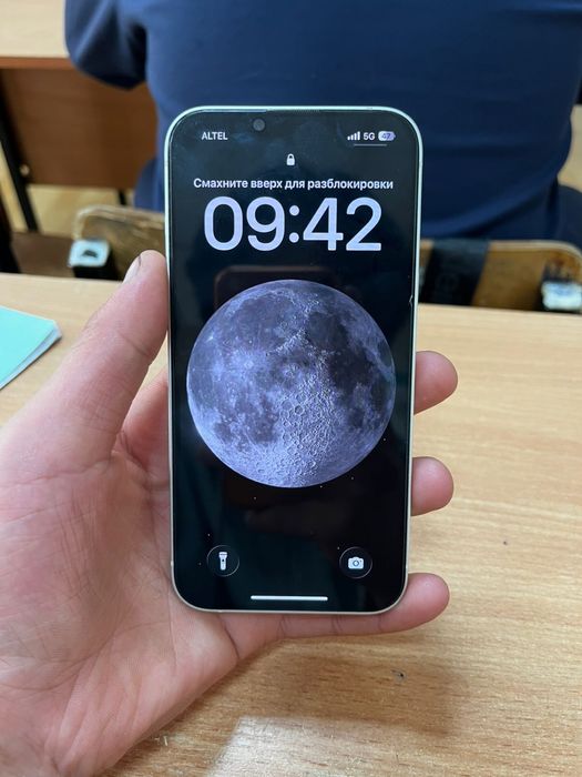 Айфон 14 белый.