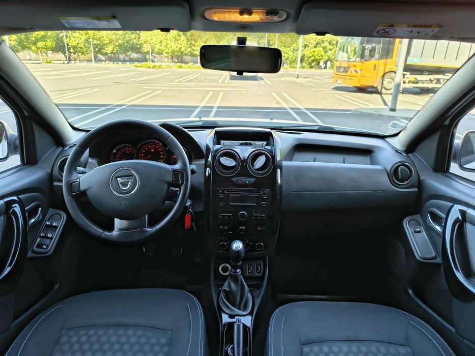Vând dacia duster