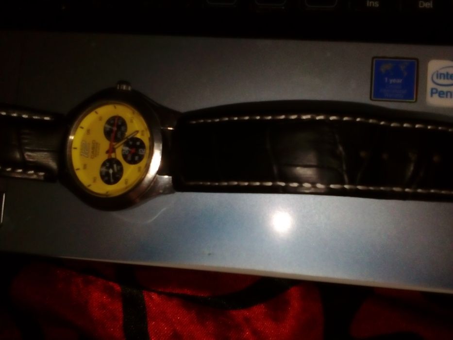 продавам часовник КАСИО ЕДИФЕЙС