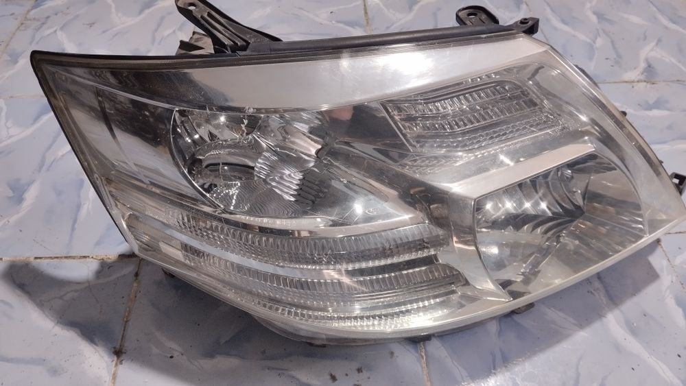 Фара Тойота альфард