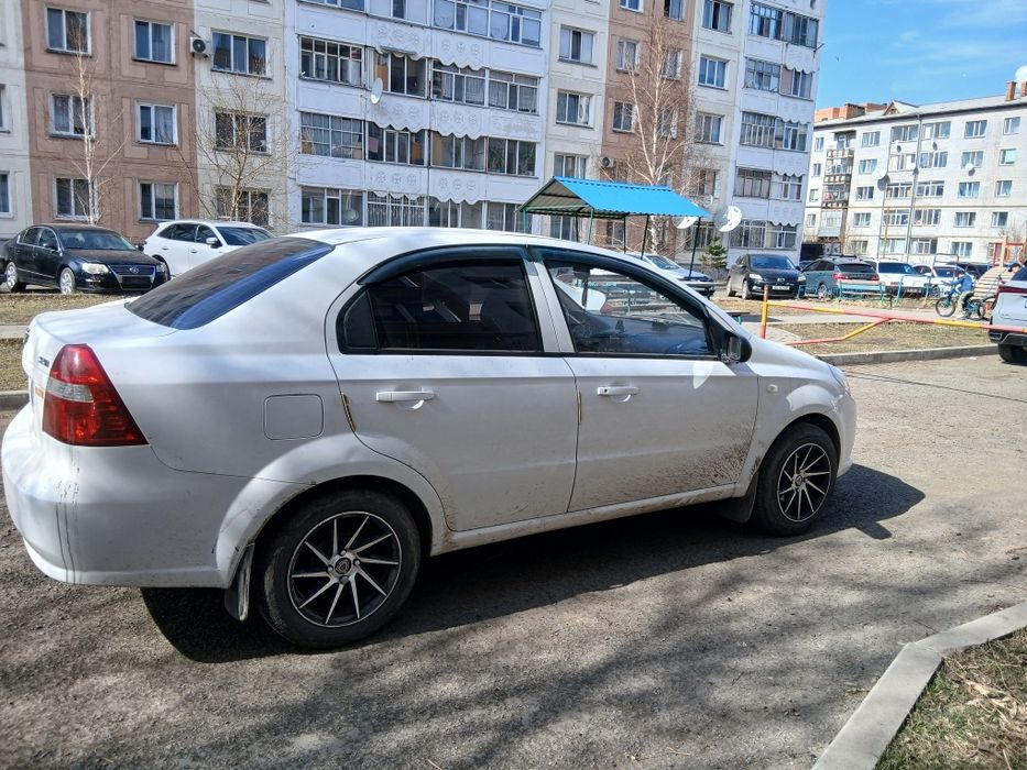 Продам машину шевроле нексия