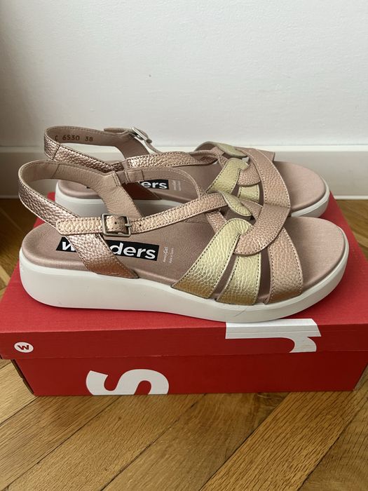 Wonders -Испански сандали