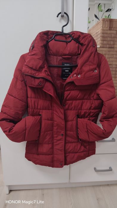 Geaca matlasată grena mărimea XS Bershka