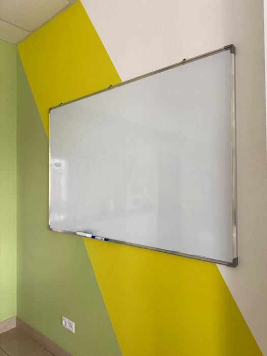 Продается маркерная доска в отличном состоянии