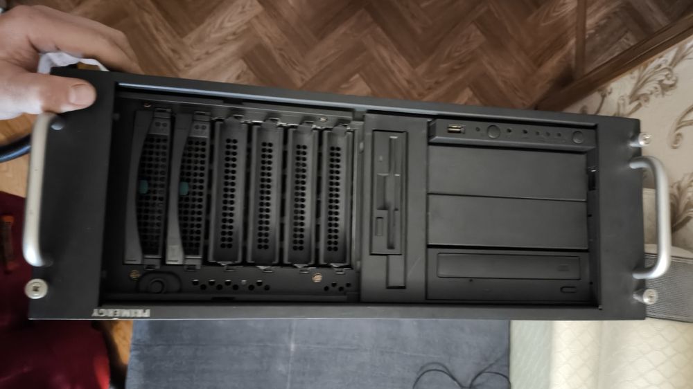 Продам Серверный корпус Fujitsu Primergy tx200
