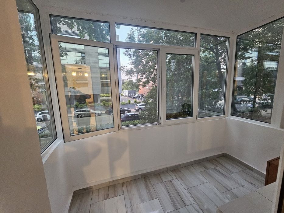 Apartament 2 cam. proaspat renovat, complet utilat, et. 1-Podul de Piatra-vizavi de cladirea NOC