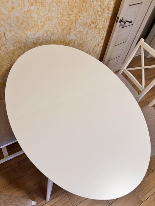 Кухонный стол и стулья