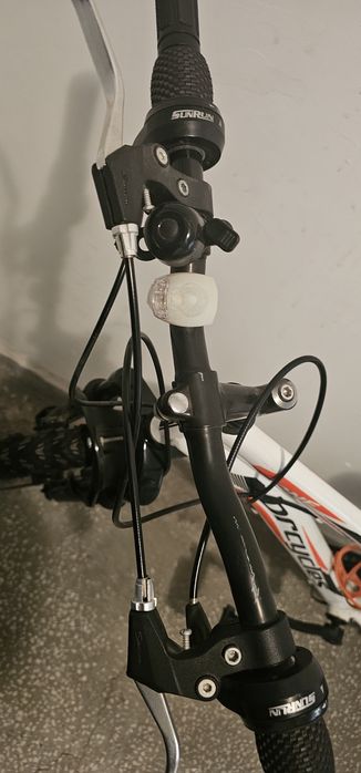 Bicicleta aproape noua