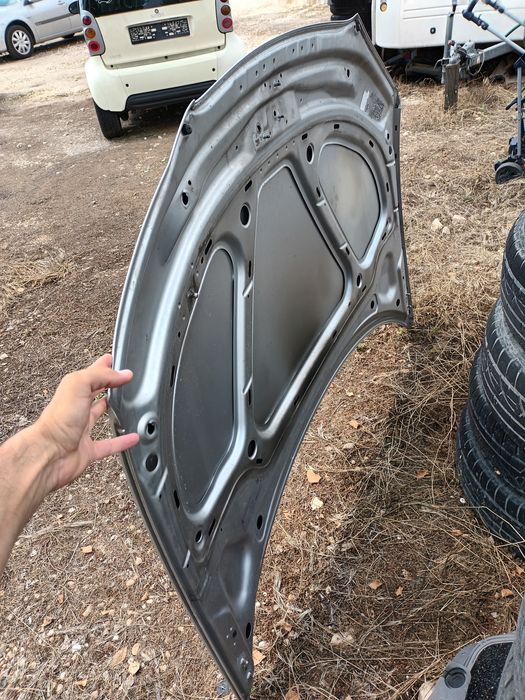 Преден капак за ауди а 3   200лв.