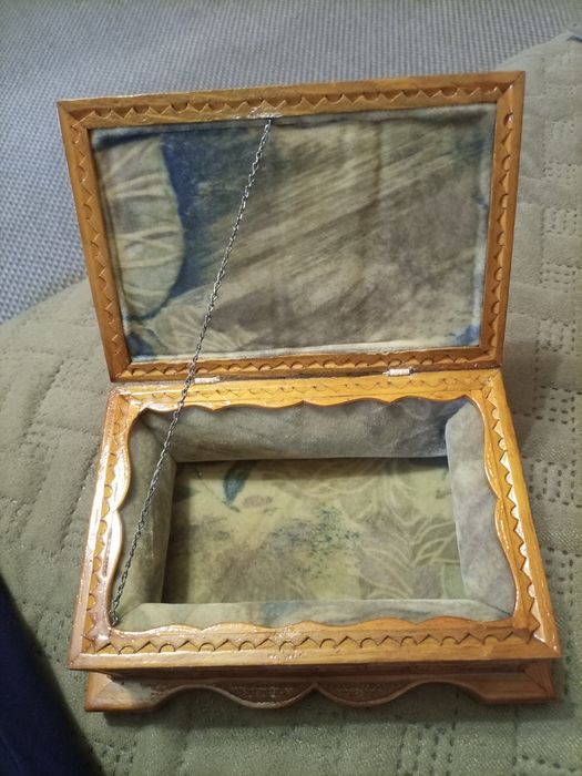 Шкатулка резная деревянная 20см