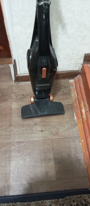 Срочно Продам Пылесос Включается !  На Запчасти!