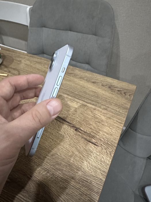 Айфон 15 в белом цвете