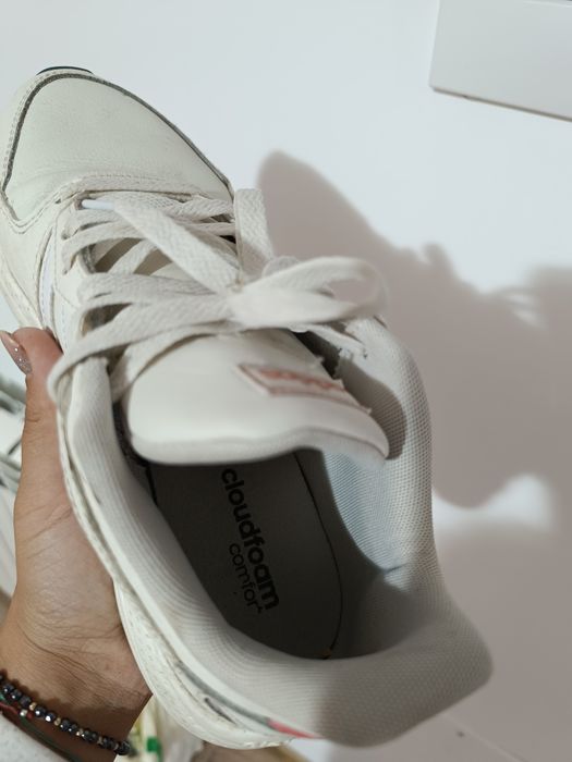 Adidas comfort dama mărime 40, in stare f buna, preț super redus