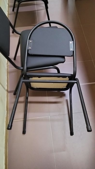 Новые коженые стулья