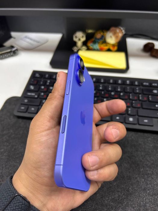 Iphone 16 blue titanium
