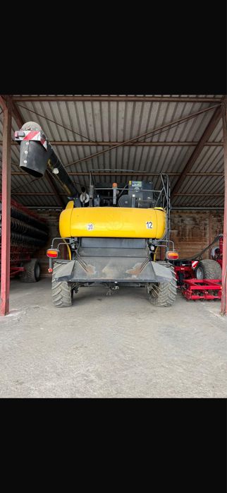 Combina new holland cr9080