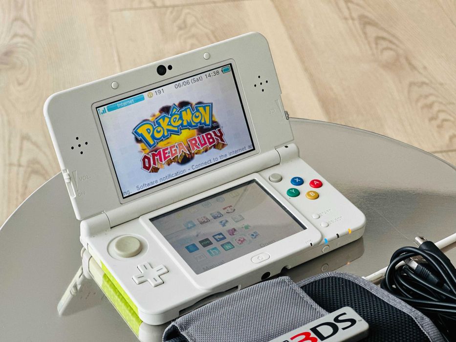 New Nintendo 3DS Animal Crossing Happy Home Designer Edition + 20 игри