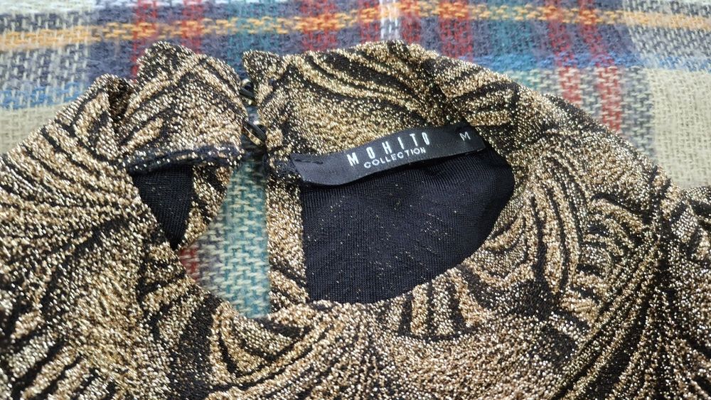 Rochie neagra fir auriu, Marime M