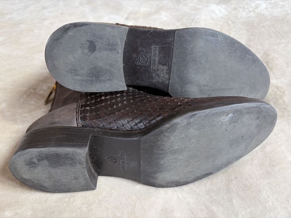 Италиански кожени обувки с питонова кожа.