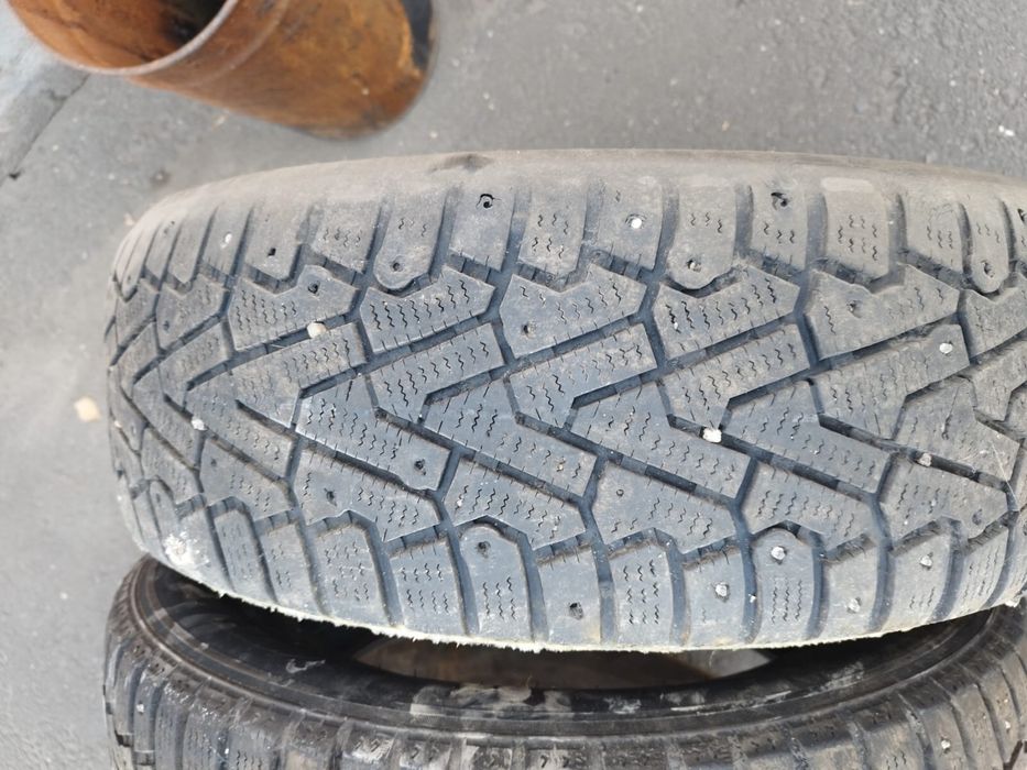 Зимние шины 215/65/17