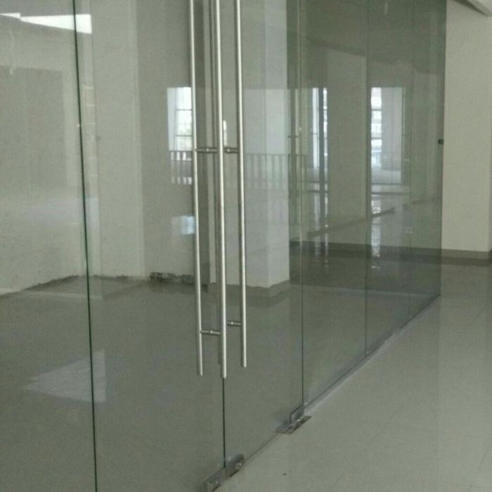 Стеклянные двери и окна из колённого стекло