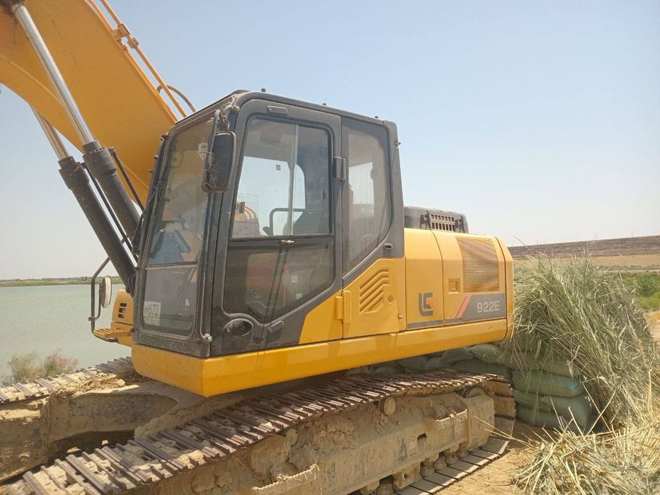 Экскаватор гусиничний. Погрузчик 1.8 лик. Трактор погрузчик 2 дона