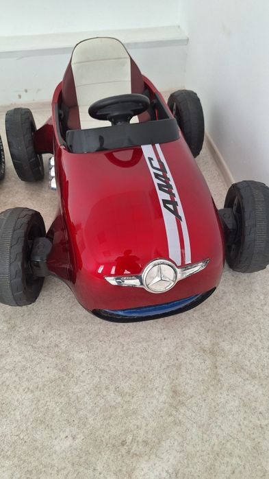 Детская машина на аккумуляторе и на пульту.