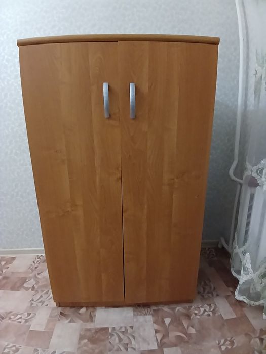 Светлых три шкафа