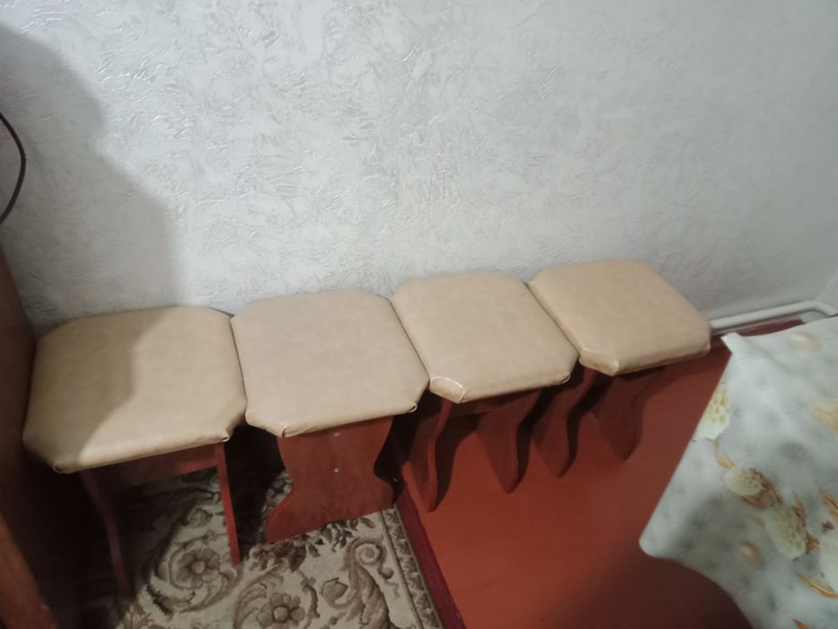 Кухонный уголок стол табуретки