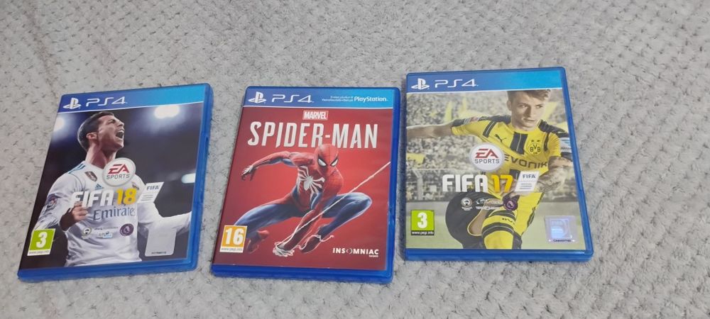 Vând jocuri PlayStation 4