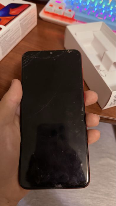 Продам самсунг а20 разбито переднее стекло