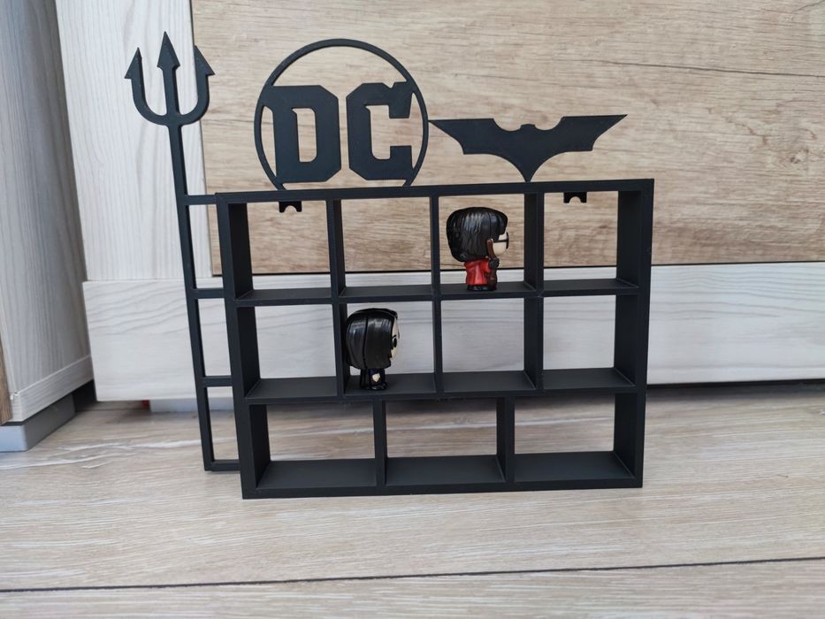 Стойка DC за фигурките от Kinder joy