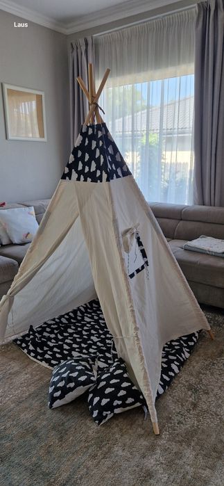 Cort Copii Teepee folosit in interior