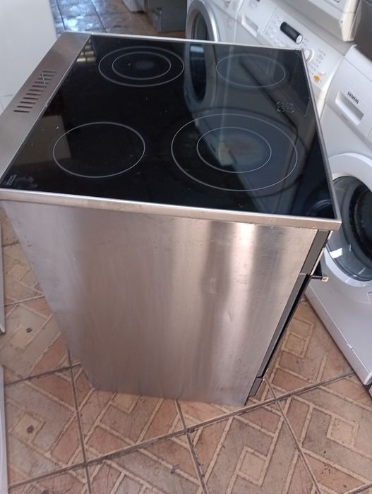 Иноксова свободно стояща печка с керамичен плот Gram 2 години гаранция