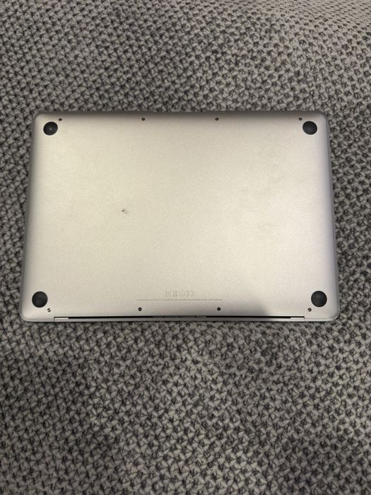 Продам Macbook 2015