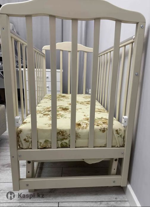 Продам детскую кровать б/у