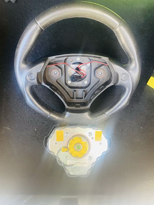 Volan Raid Sport / 32 cm ,butuc de prindere pt. Renault - Dacia