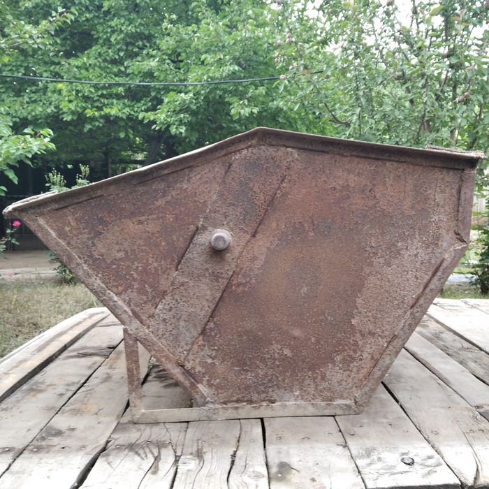 Железный бак/бункер/ковш