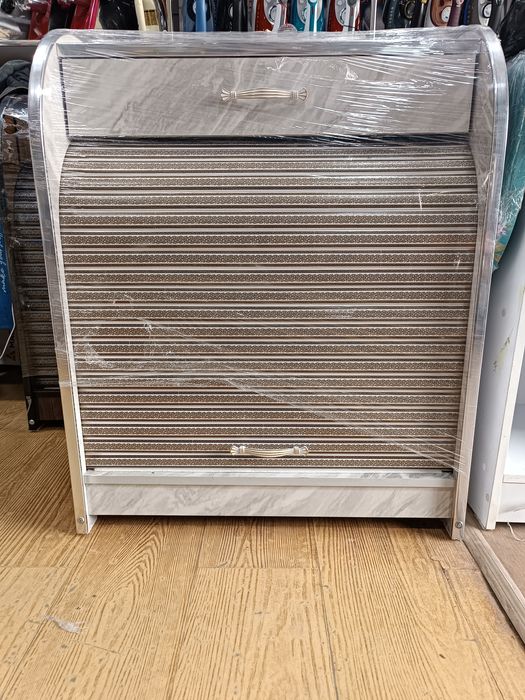 Mebelni oyoq kiyim polkasi