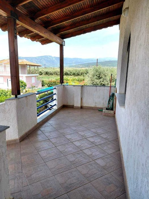 Продава двуетажна къща 92 м2 с двор 400 м2 в Паралия Каряни, Гърция