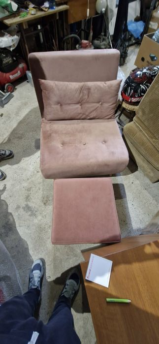 Продавам диван 120евро фотьоил 120 евро бюро 25 евро